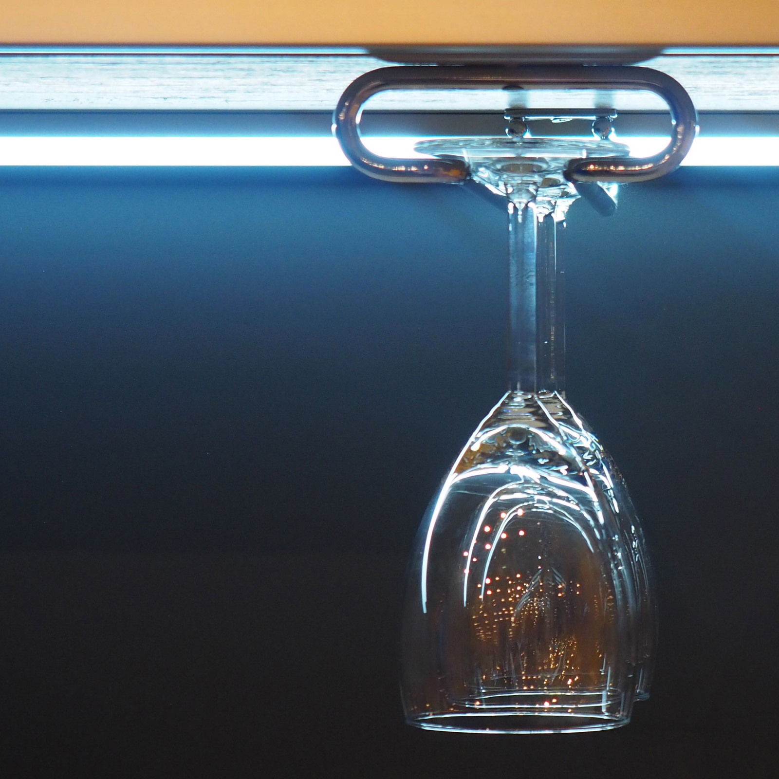 Vinglasholder af høj kvalitet, lavet af stål, overflade: forkromet, 410 mm (16-9/64"), 8930111. Praktisk glasbøjle til vinglas, champagneglas, cocktailglas, cognacglas, bægre og meget mere, fra EMUCA - Billede 7